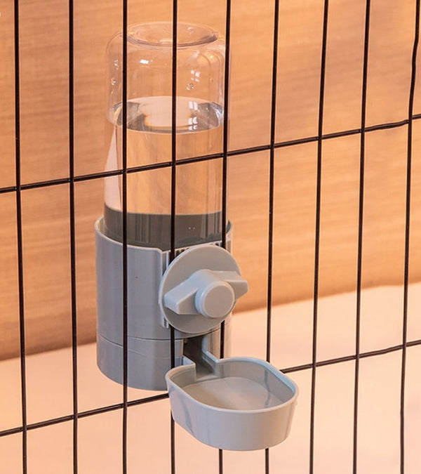 Wasserspender mit Käfigbefestigung